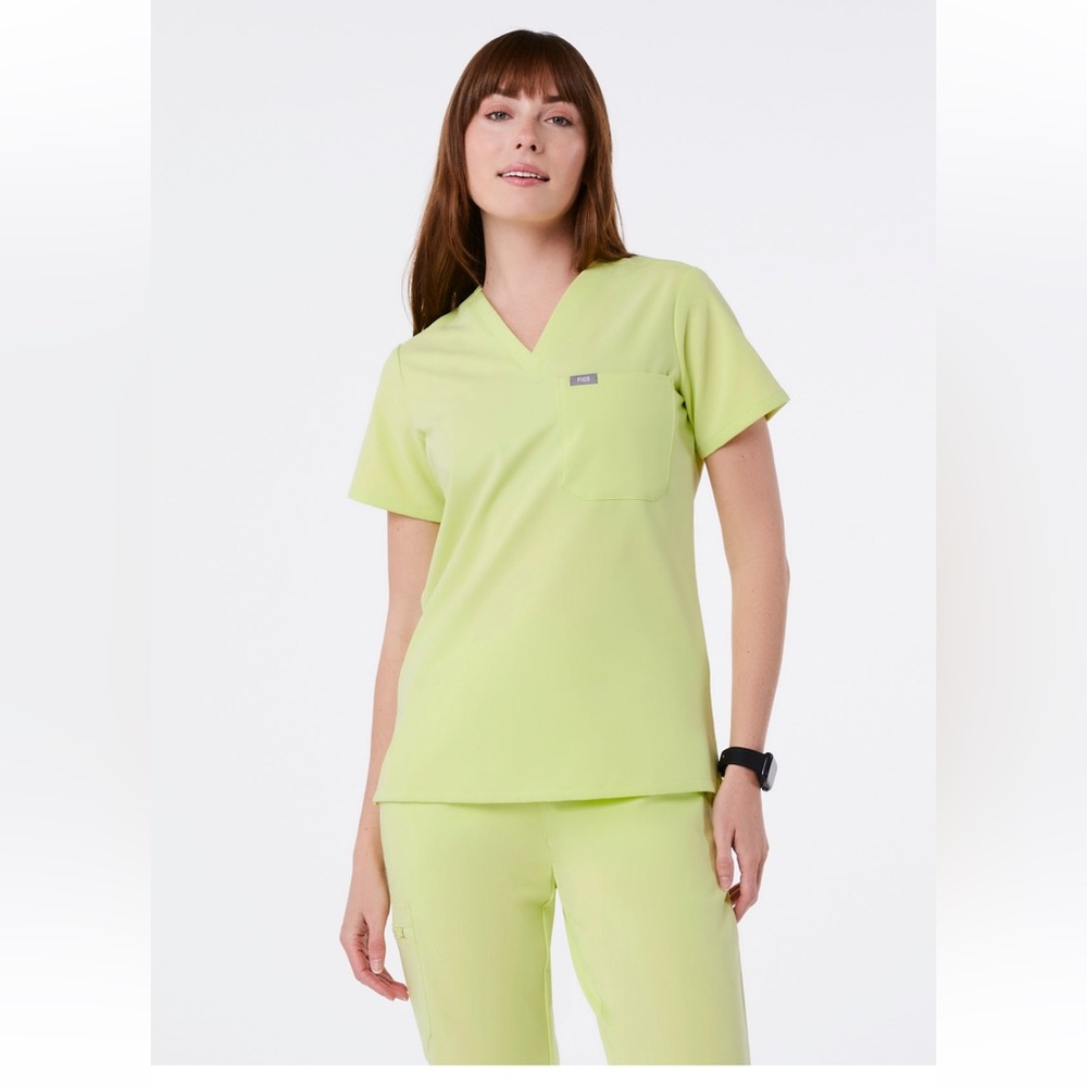 Figs Yola 2.0 High waist and Caterina one pocket scrub top